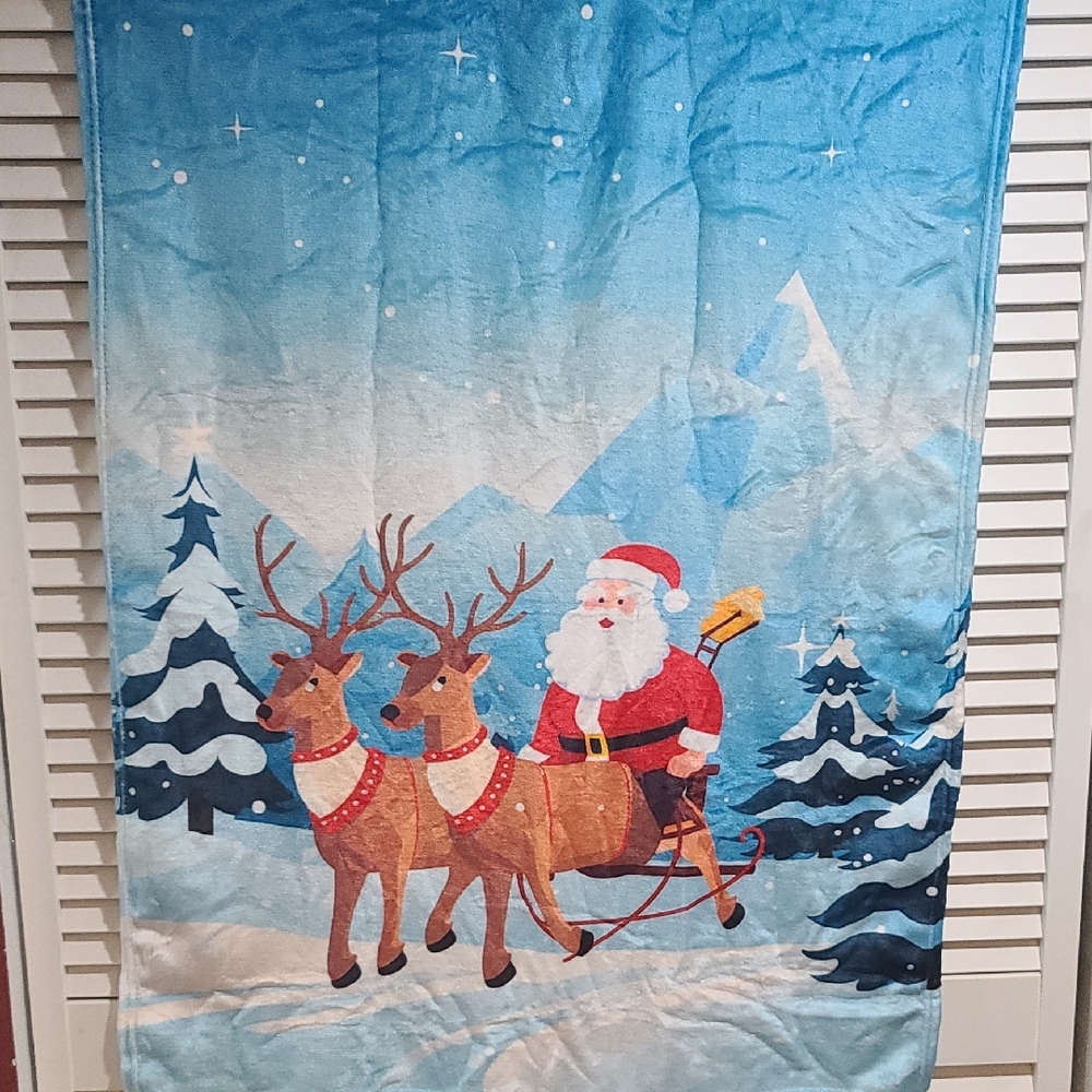 Holiday Santa & Reindeer Snow Scene Throw Blanket - Lapsize NWT